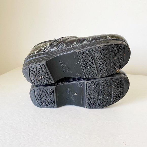 Dansko XP Pro Snakeskin Clogs, Sz 37 - Picture 9 of 10